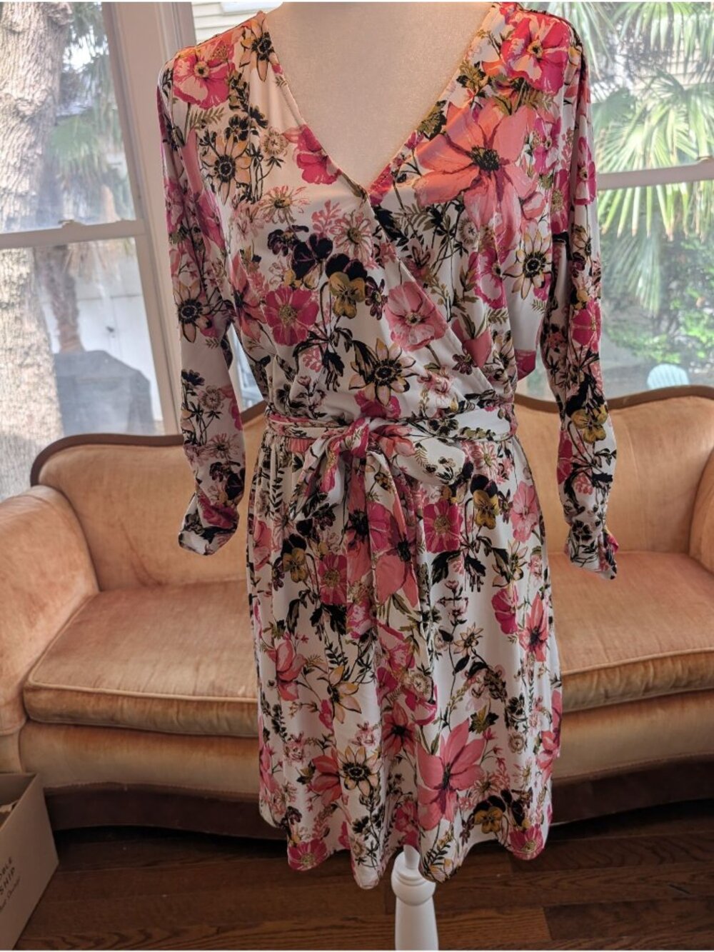 Robert Louis Colorful Floral Long Sleeve Dress Size L Tie Waist V-neck Summer